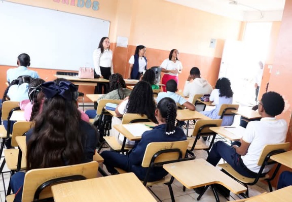 Estudiantes desde atras